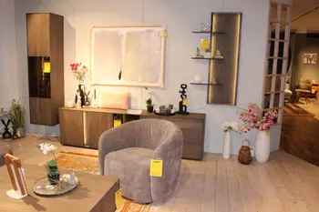 Wohnwand in Buche silbergrau und Deko